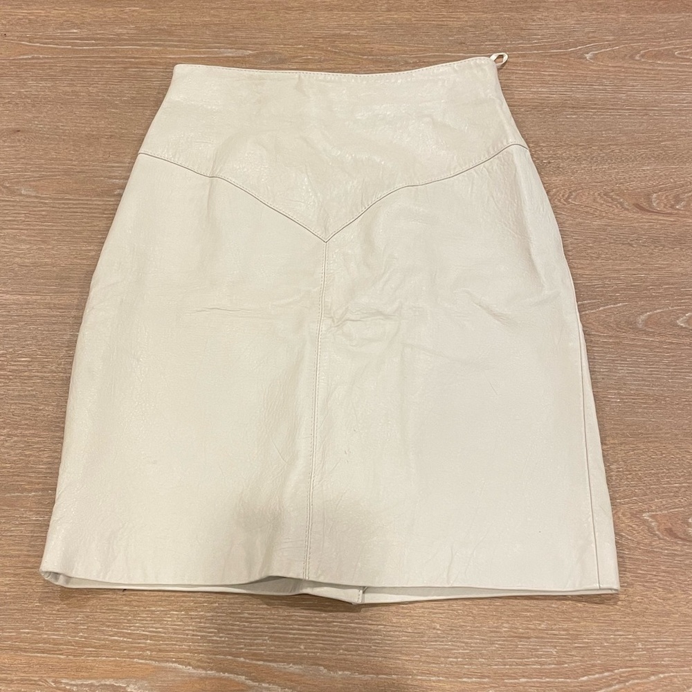 Leather cream pencil skirt